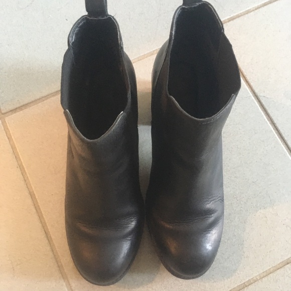 Gently used Hibou heeled boots - Picture 5 of 5